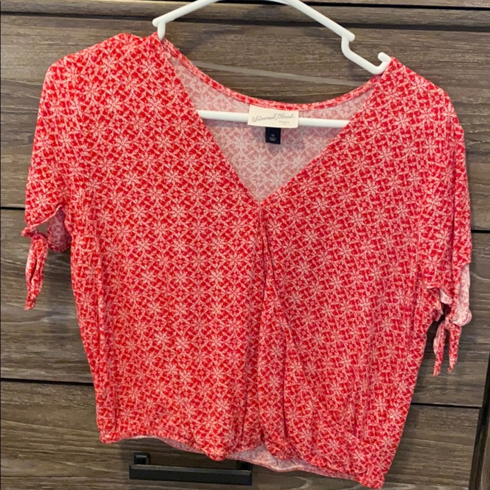 Universal Thread top